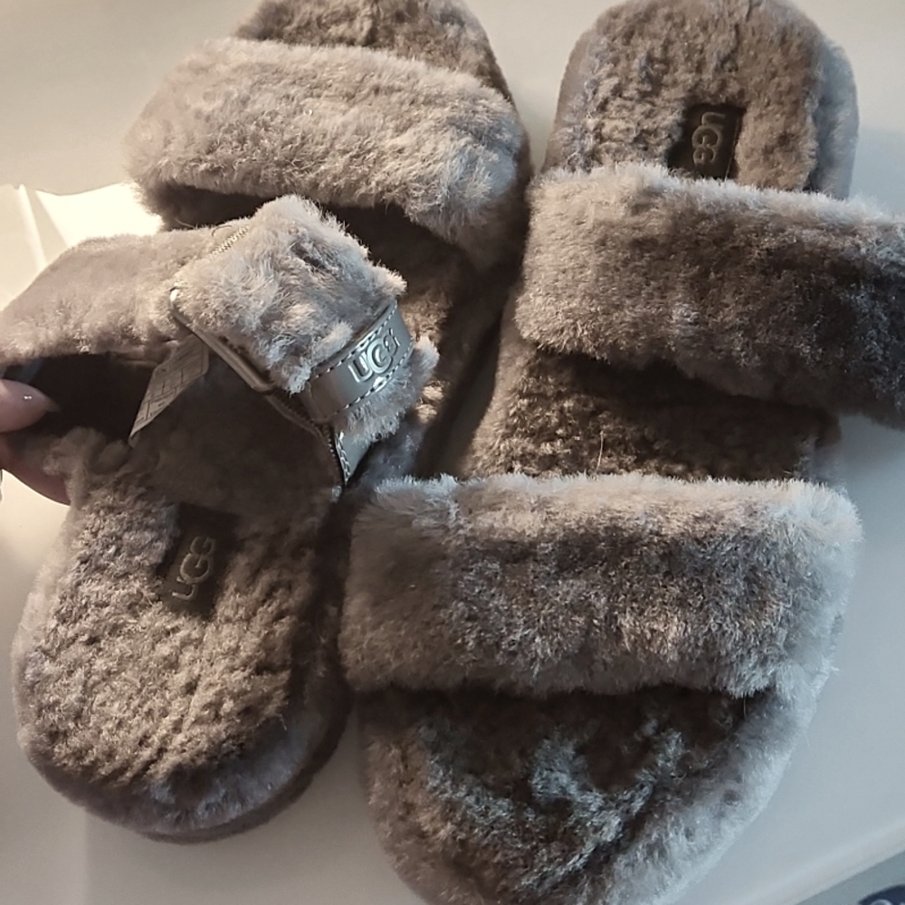 UGG's gray slippers